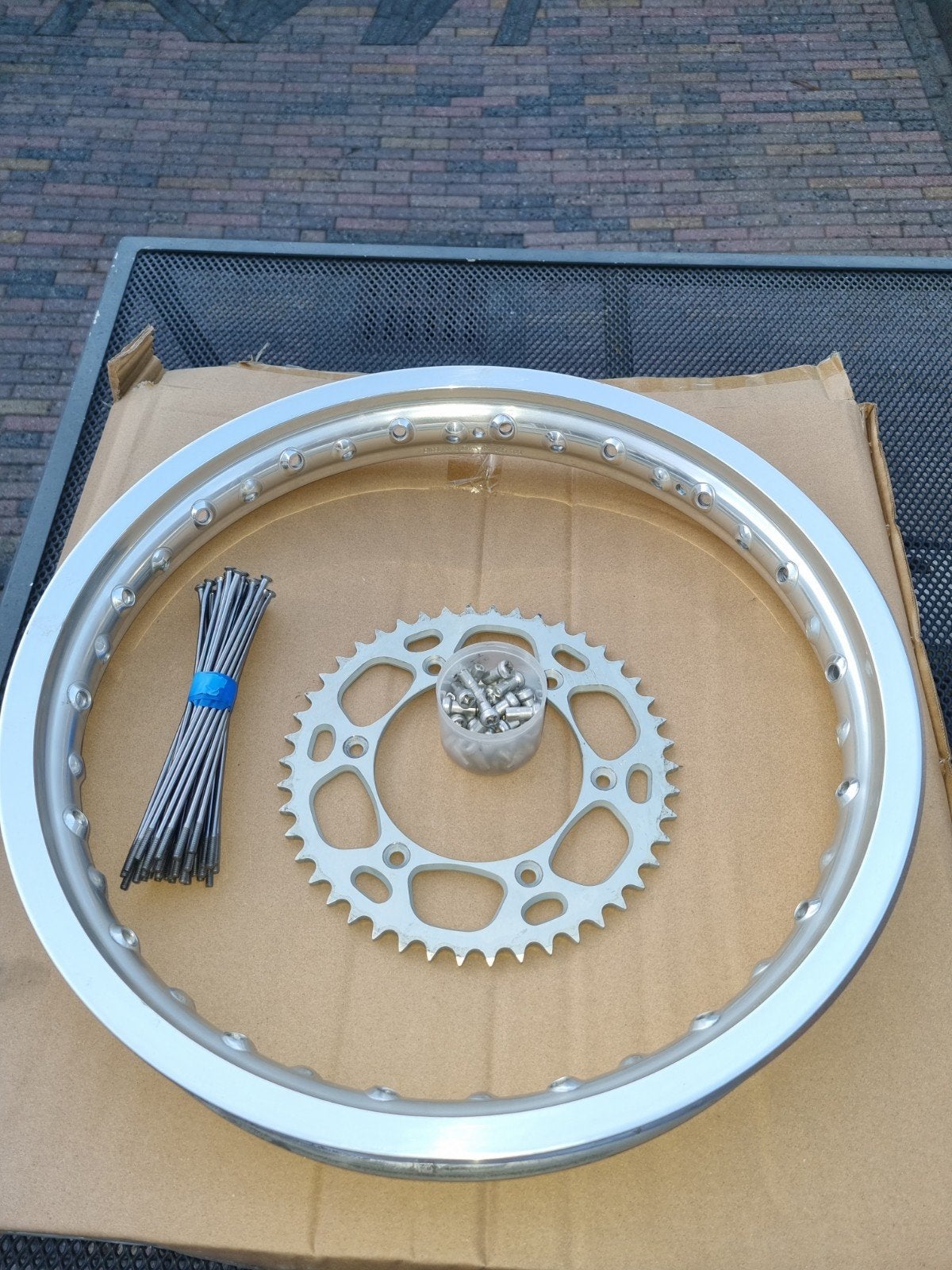 nieuwe 18 inch Velg  met spaken en tandwiel, Ophalen of Verzenden, Nieuw
