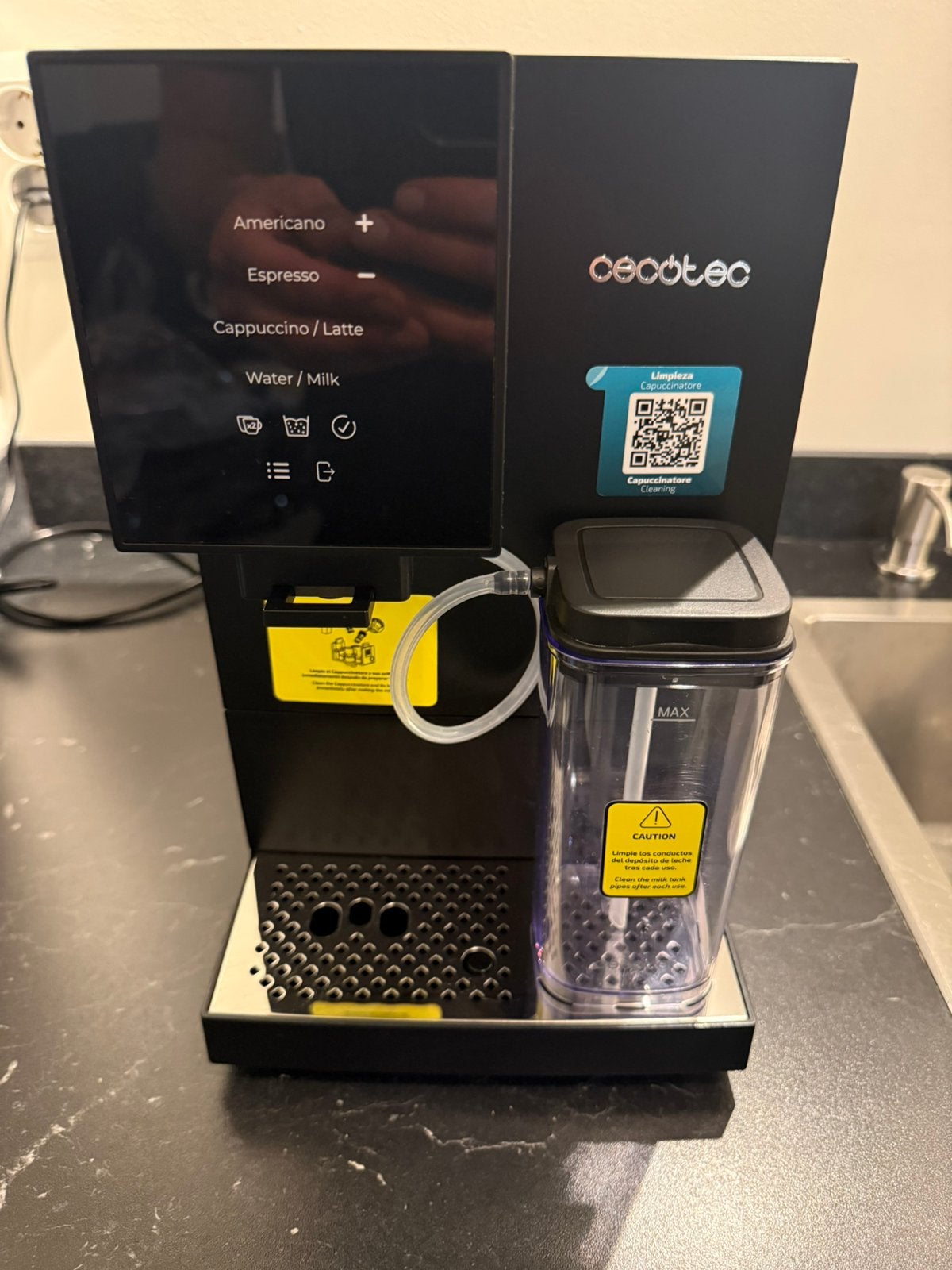 Cecotec Volautomatische Koffiemachine | ZGAN | Latte | Cappu, Koffiemachine, Zo goed als nieuw, 2 tot 4 kopjes, Afneembaar waterreservoir