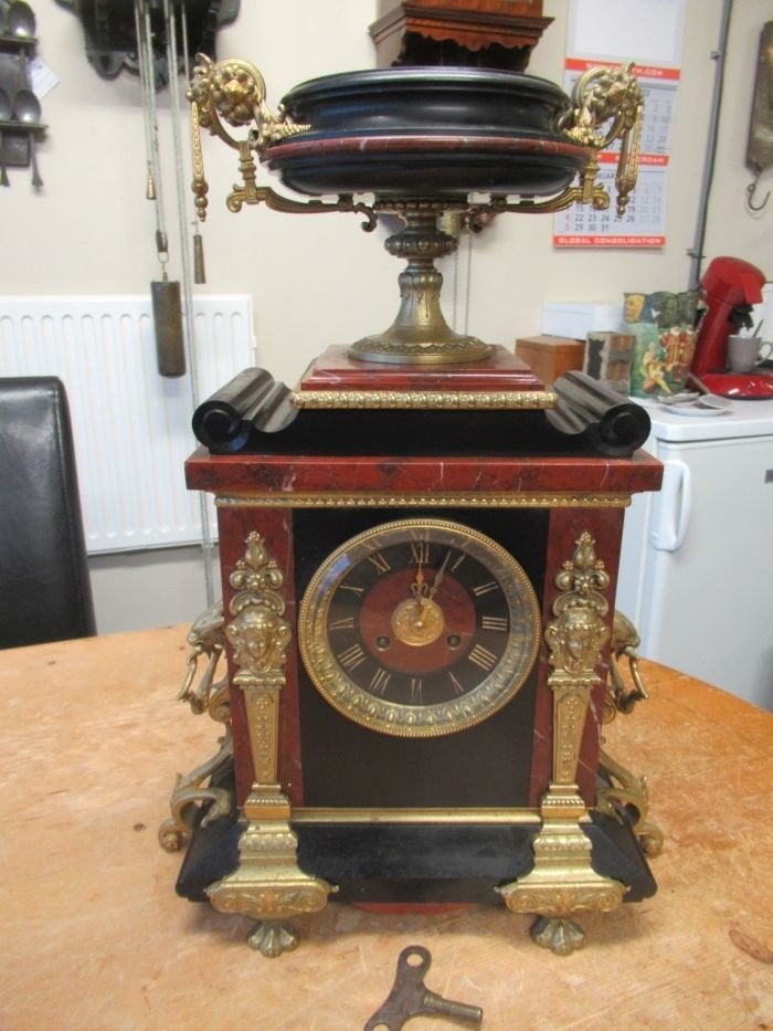 Oer 11131 grote antieke marmeren en bronzen pendule, Ophalen