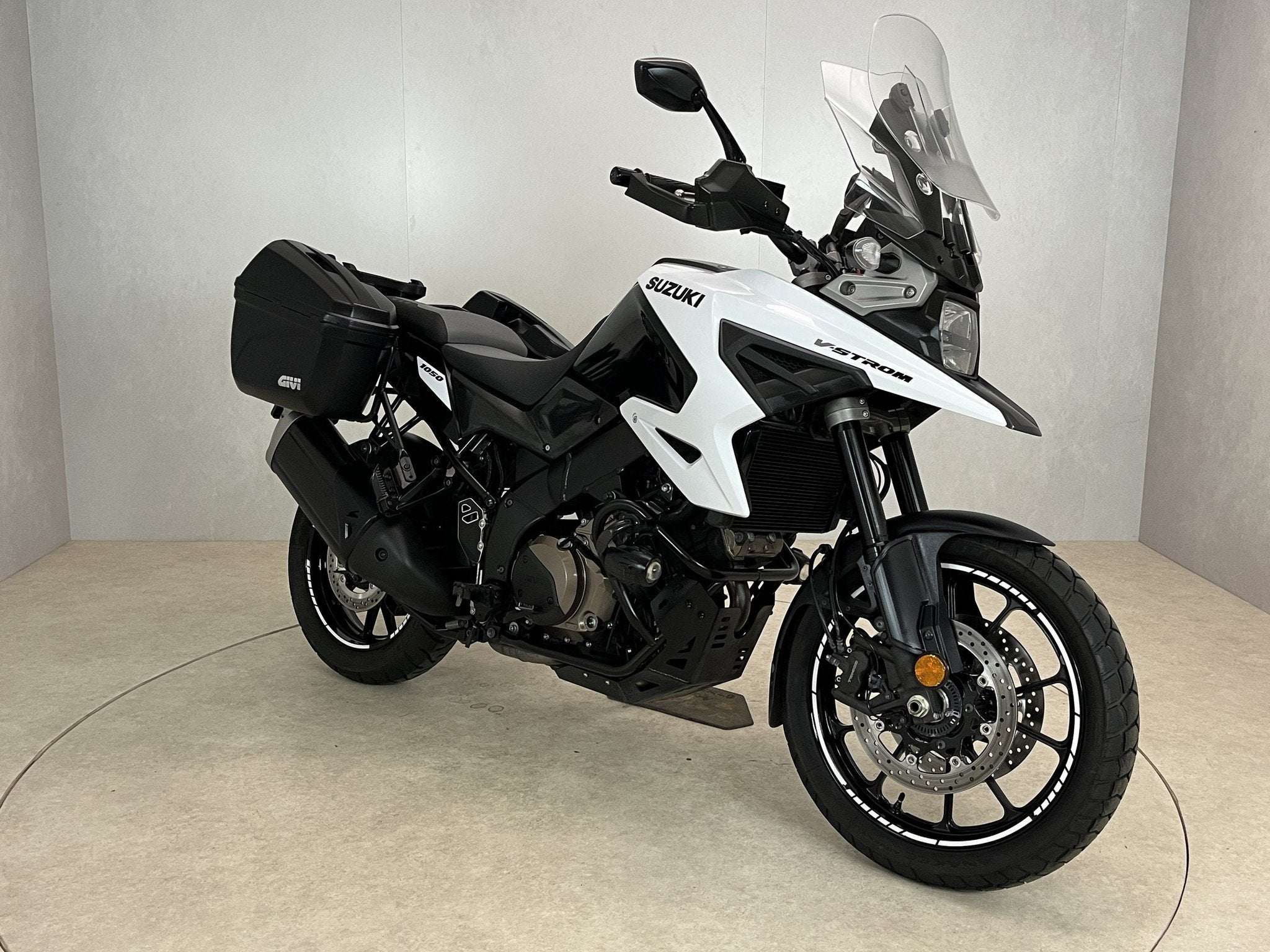 Suzuki V-Strom 1050 (bj 2022), Suzuki B.V. Nimag, Lange Dreef 12
4131 NH  VIANEN, Bedrijf, Klantenservice@suzuki.nl