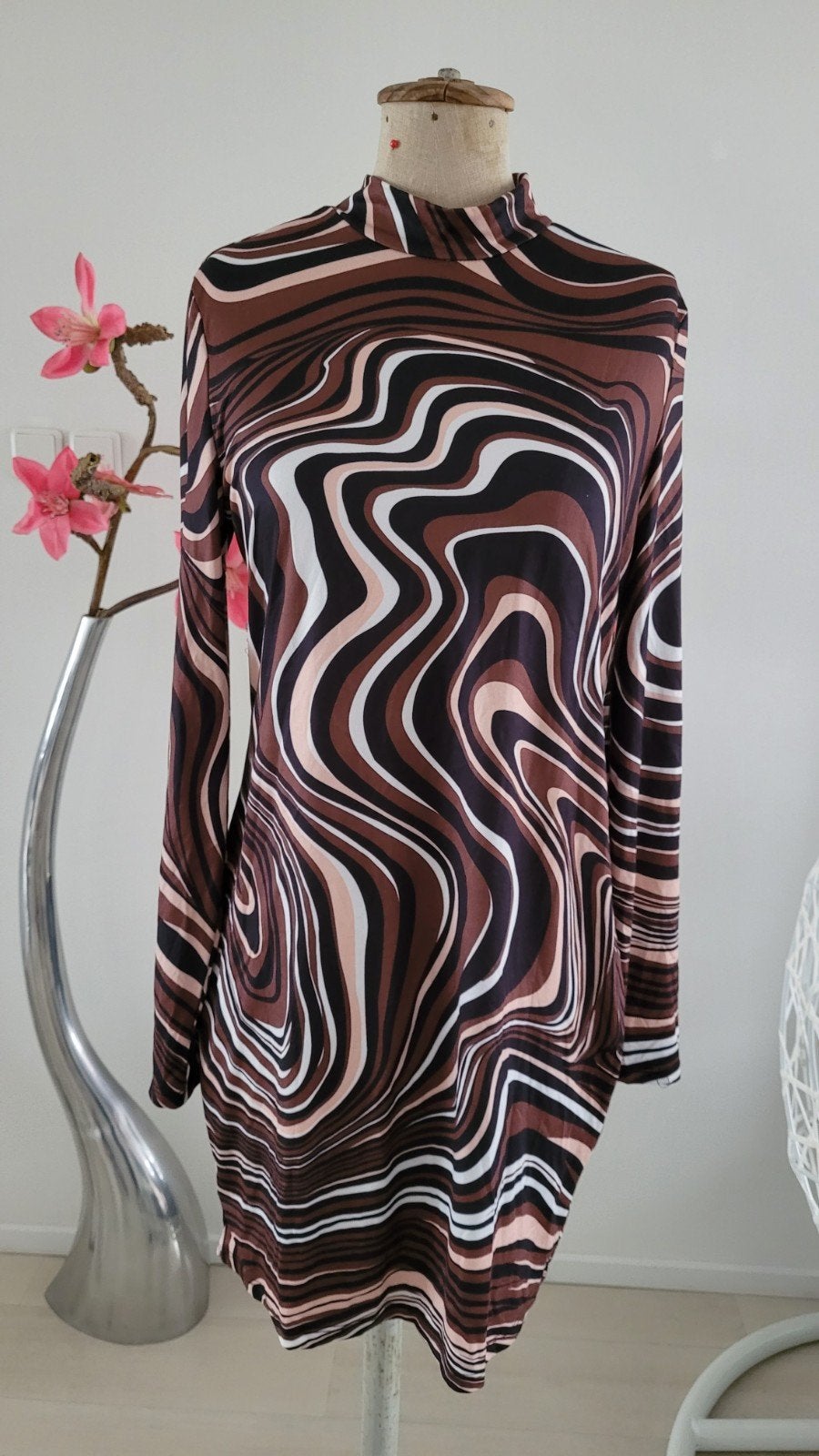 Shein jurk met open rug en marmerprint mt 38, Kleding | Dames, Jurken, Maat 38/40 (M), Meerkleurig, Nieuw, Ophalen of Verzenden