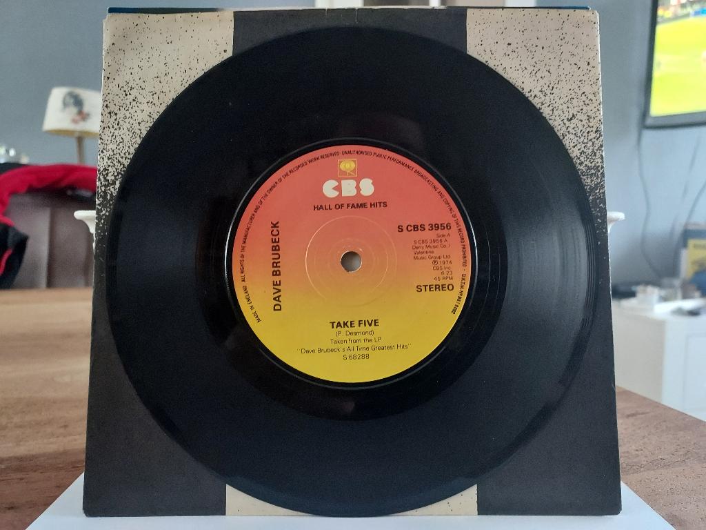 7" Single Dave Brubeck - Take Five / It's A Raggy Waltz, Ophalen of Verzenden, Gebruikt, Pop
