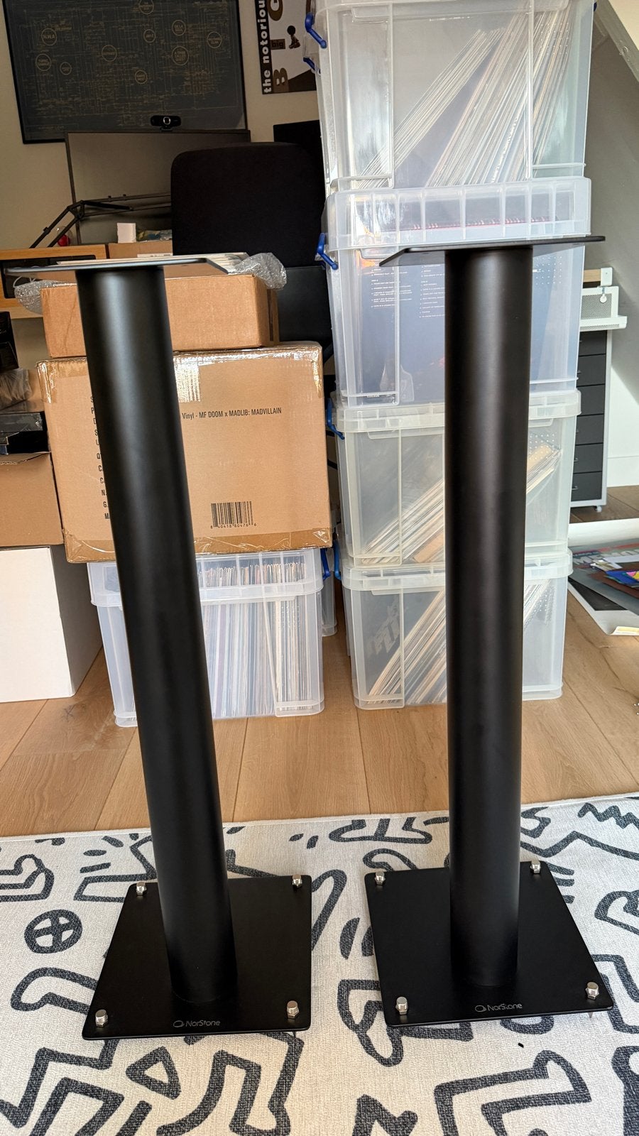 NorStone Stylum 3 Speaker Stands - Zwart, Audio, Tv en Foto, Inclusief standaarden, Zo goed als nieuw, Minder dan 60 watt, Boekenplank luidspreker