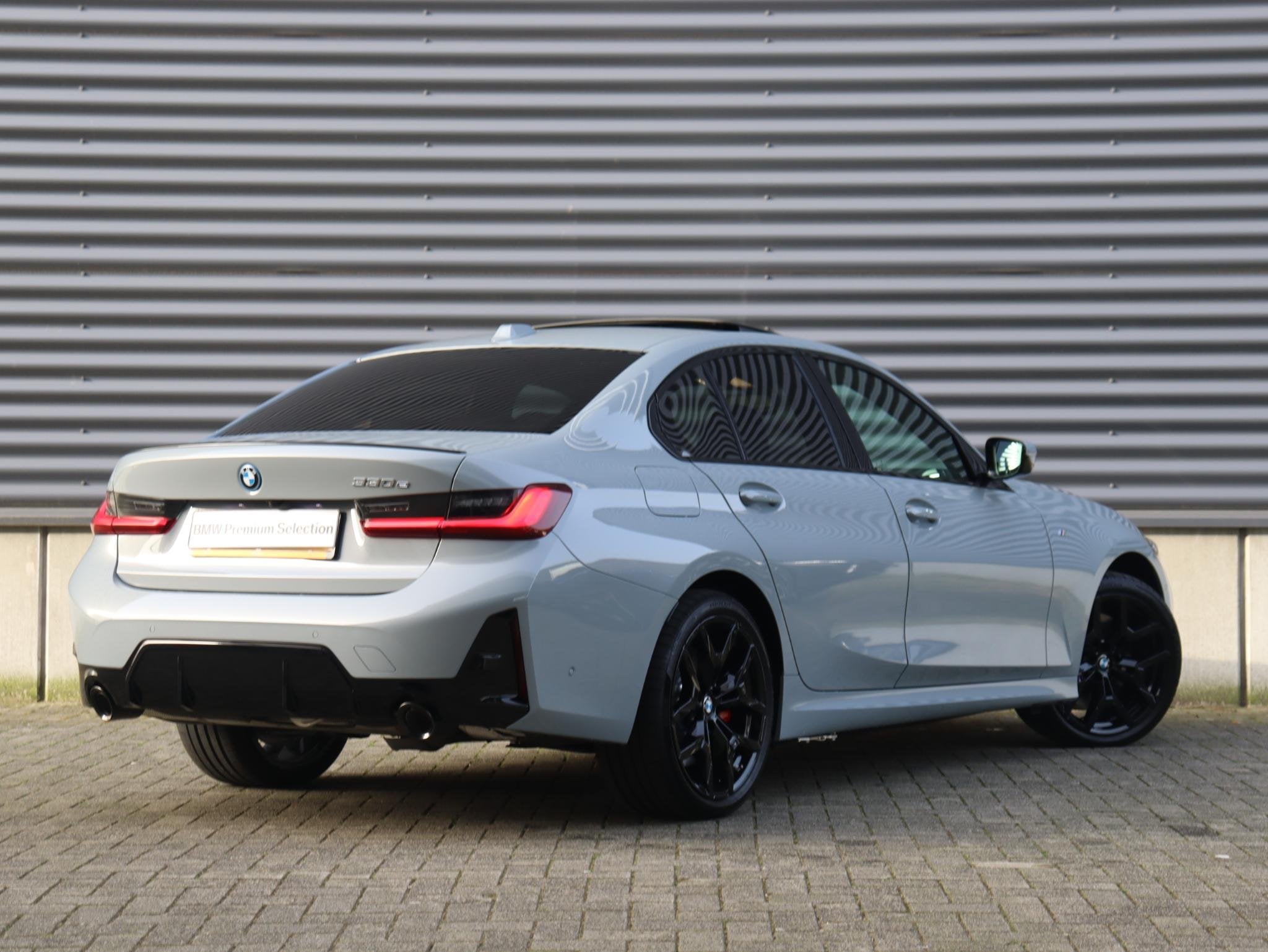 BMW 3 Serie Sedan 330e | M Sportpakket Pro | Panodak | Head-, Auto's, Automaat, 1998 cc, Achterwielaandrijving, 4 cilinders