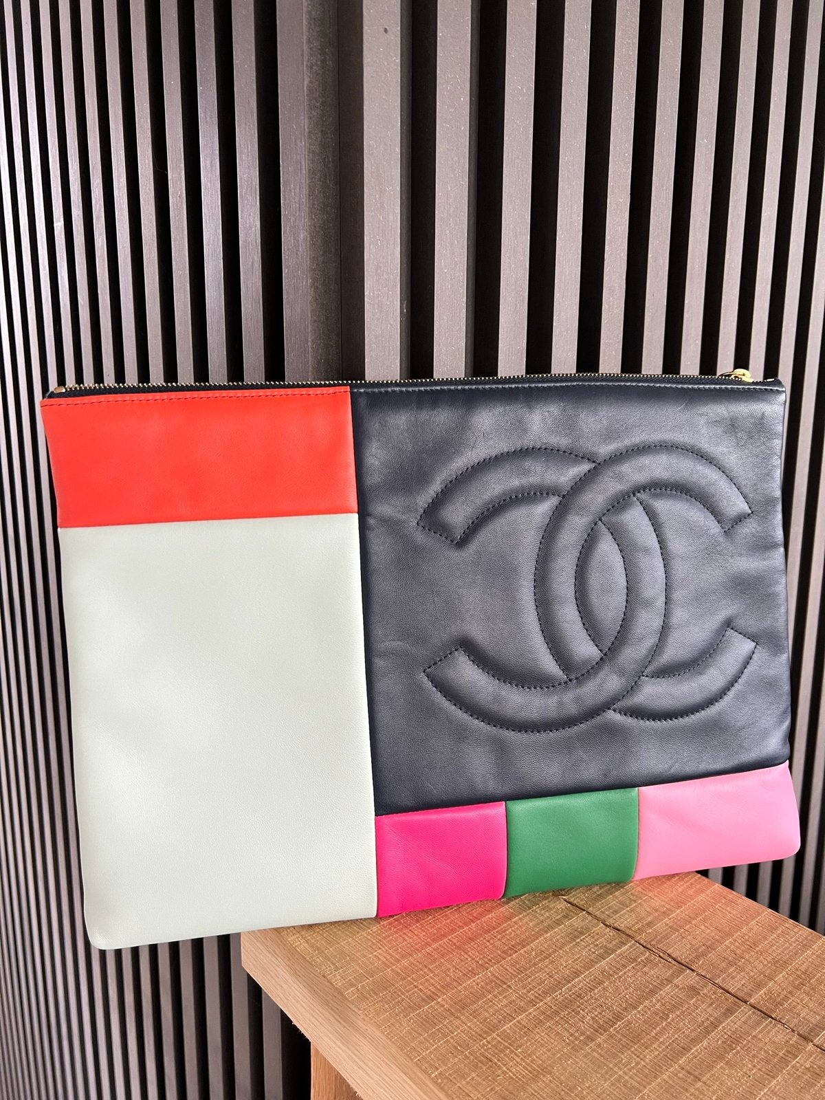 CHANEL Rare Large Colorblock O Case Pouch Notebook Laptop, Ophalen of Verzenden, Zo goed als nieuw, Blauw, Overige typen