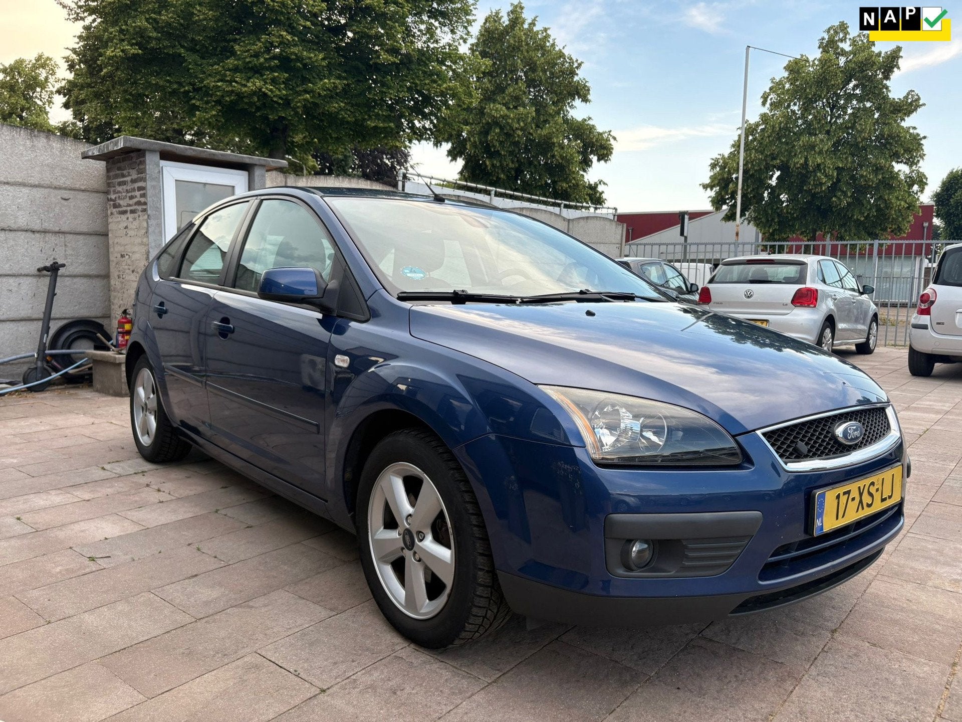 Ford Focus 1.8-16V Ambiente Flexifuel|NIeuwe APK, Auto's, Gebruikt, 4 cilinders, Blauw, 1219 kg