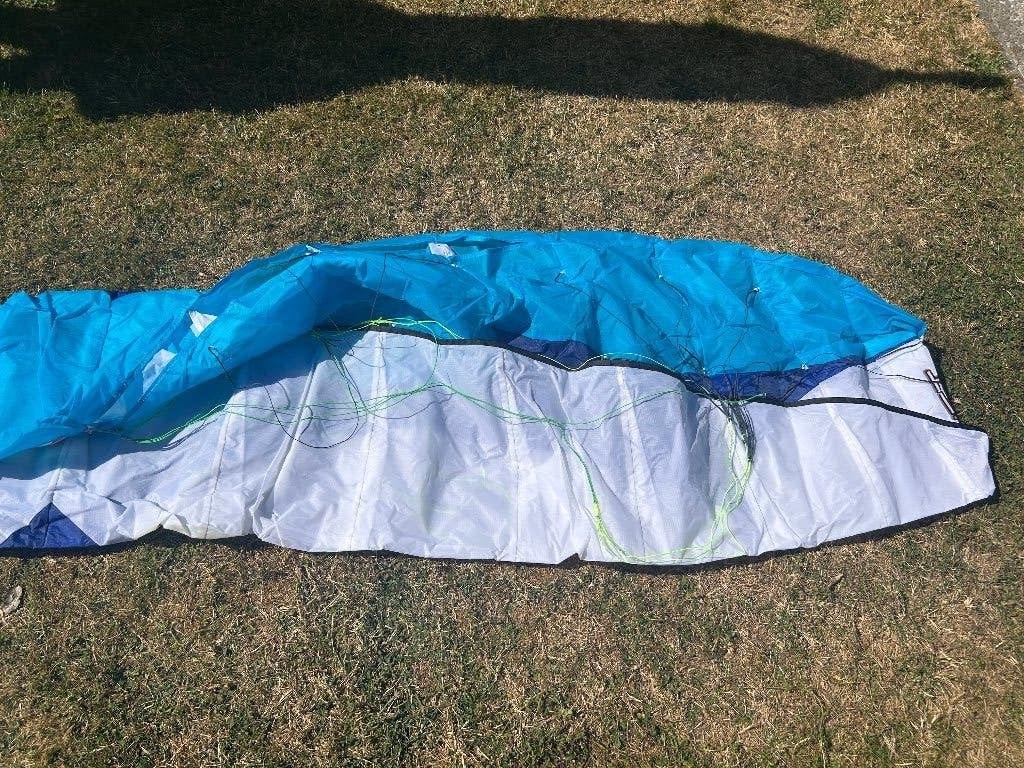Vlieger / Powerkite Peter Lynn Hornet 4.0 m2 ZGAN, Ophalen of Verzenden, Zo goed als nieuw, Vierlijns, Vlieger
