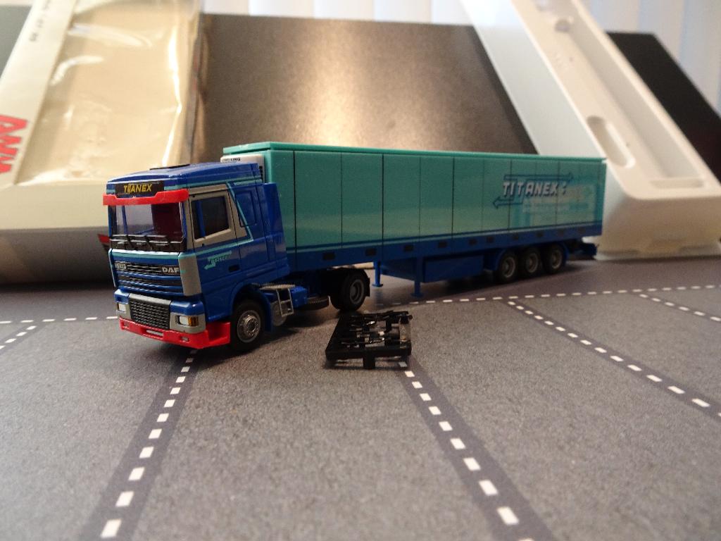 736 awm herpa daf 95xf sc titanex nieuwegein 1:87 truck, Ophalen of Verzenden, Zo goed als nieuw, Bus of Vrachtwagen, AWM