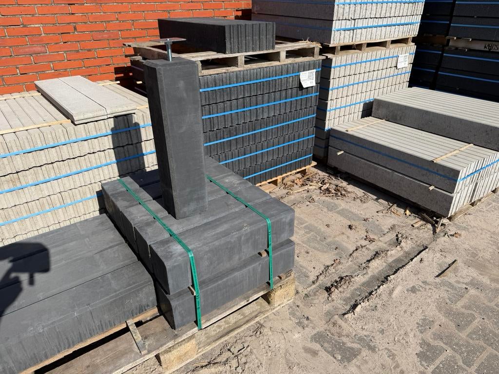 Nieuwe betonpoeren 15x15x60 met stelplaat antraciet, Ophalen, Nieuw, Beton