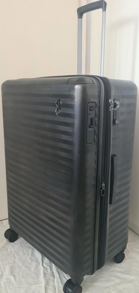 Echolac Celectra BLX Grote Koffer
4 wielen TSA cijferslot, Sieraden, Tassen en Uiterlijk, Koffers, Gebruikt, Hard kunststof, 70 cm of meer