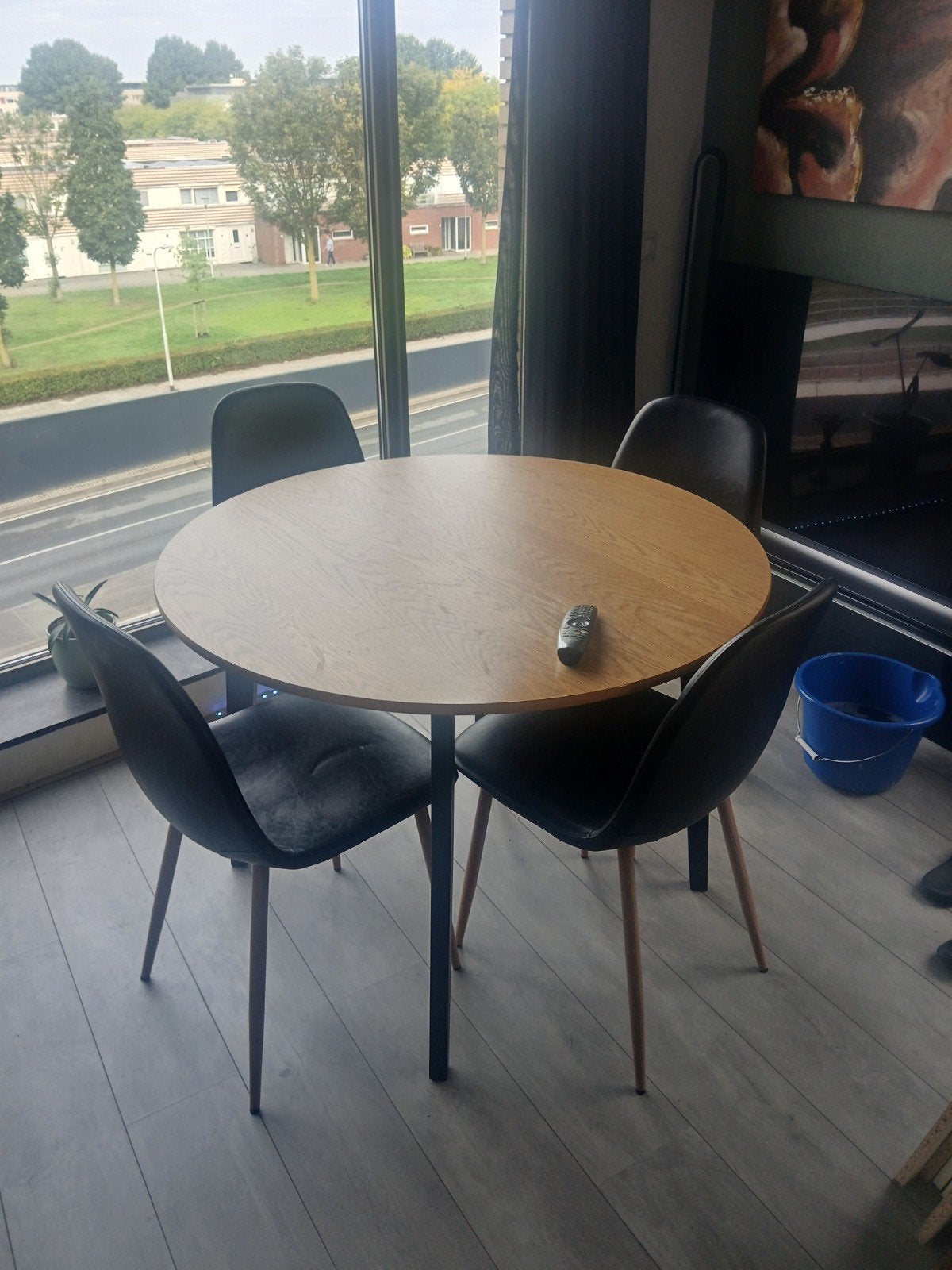 Elegante eettafel met 4 stoelen - Modern design, Huis en Inrichting, Gebruikt, Zwart, Hout, Ophalen of Verzenden