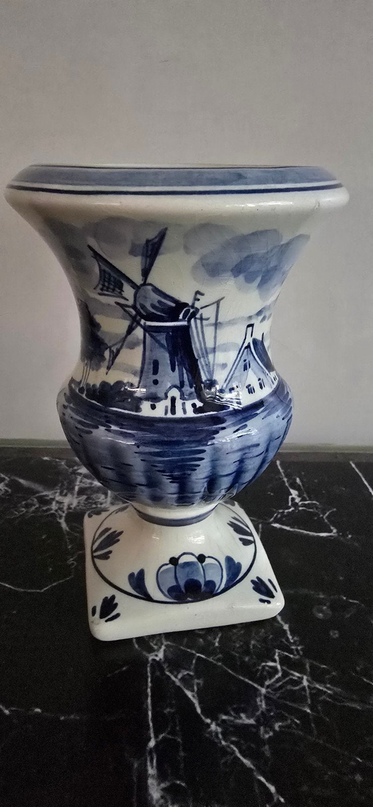 Delfts Blauw Vaasje met Molen en Hollands Landschap, Antiek en Kunst, Antiek | Vazen, Ophalen of Verzenden
