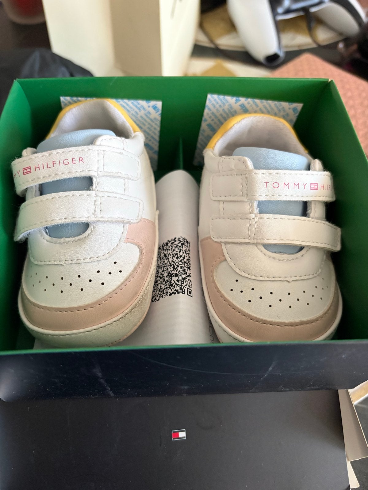 Tommy Hilfiger babyschoentjes maat 18, Kinderen en Baby's, Ophalen, Nieuw, Jongetje of Meisje, Schoentjes