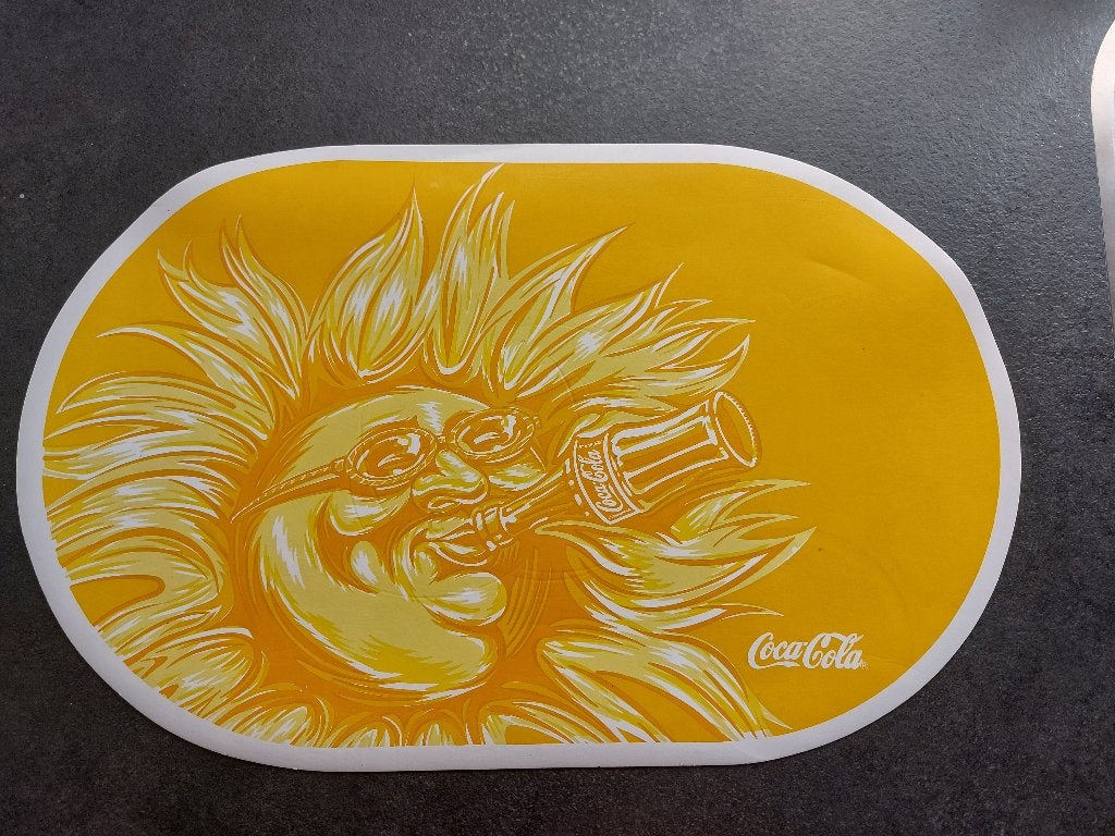 2 Retro Placemats met zonnige Coca Cola opdruk uit jaren "80, Ophalen of Verzenden, Gebruikt, Gebruiksvoorwerp