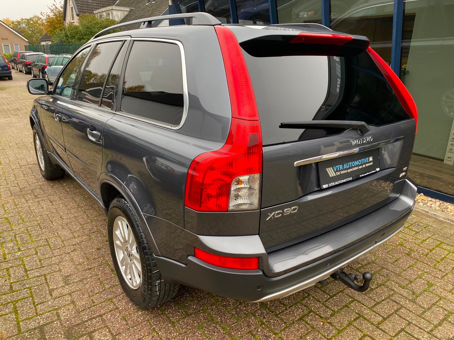 Volvo XC90 3.2 Momentum AWD Automaat LEER / TREKHAAK / YOUNG, Auto's, 238 pk, Gebruikt, Zwart, Bedrijf