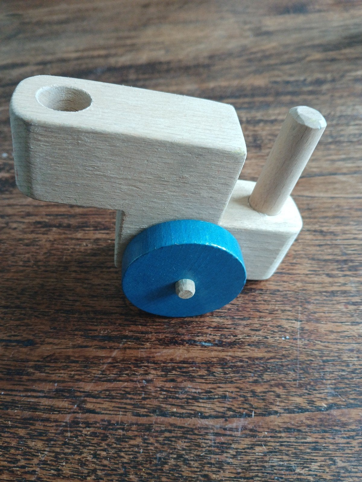 Houten trekspeelgoed trein met blauwe wielen, Ophalen of Verzenden, Gebruikt, Duw- of Trekspeelgoed