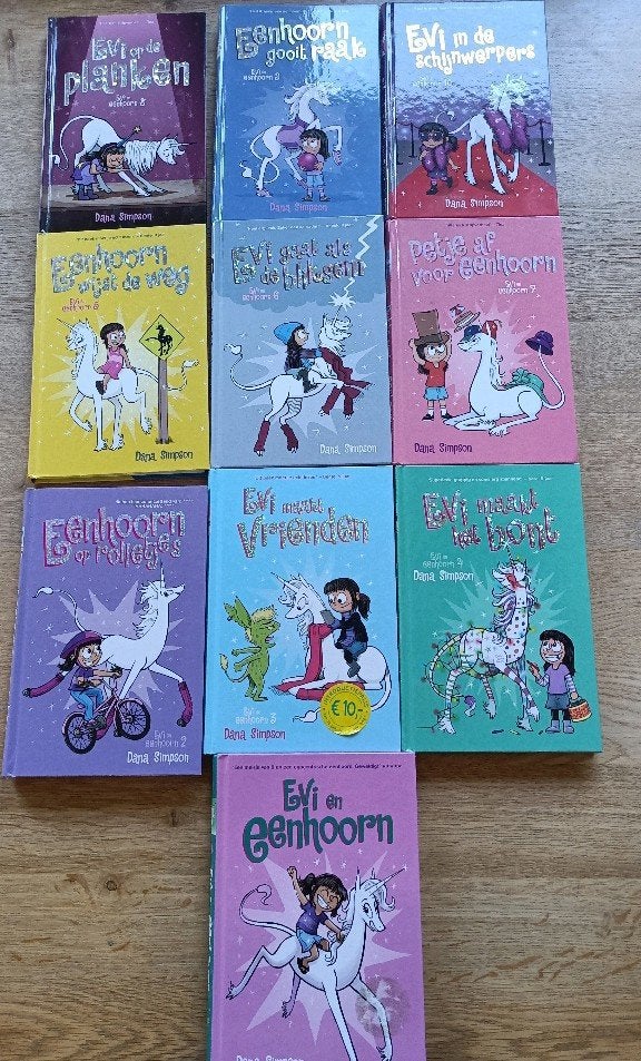 Evi en Eenhoorn, Dana Simpson, Boeken, Kinderboeken | Jeugd | 10 tot 12 jaar, Ophalen of Verzenden, Zo goed als nieuw, Dana Simpson
