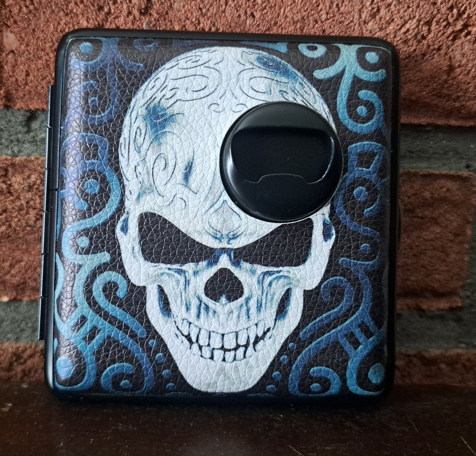 Champ sigaretten opbergdoos met bieropener, Skull bl zw wit, Ophalen of Verzenden, Nieuw, Overige typen