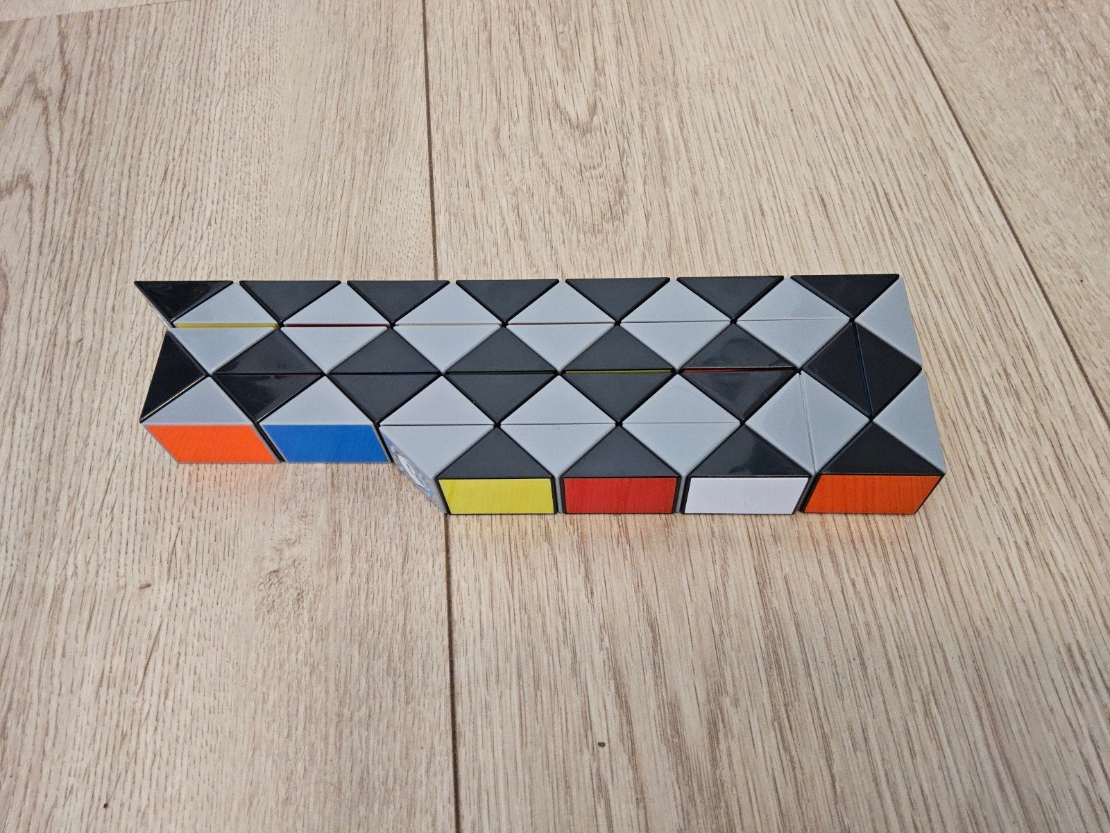 Rubik's Snake Puzzel - Flexibel en Kleurrijk, Ophalen of Verzenden, Zo goed als nieuw, Puzzelen