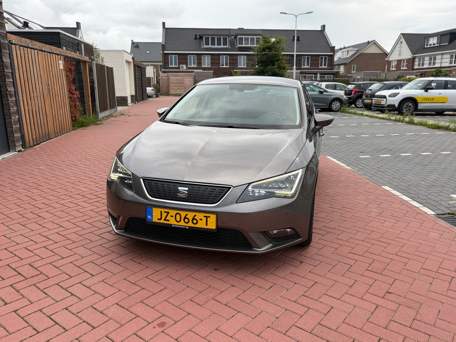 Seat Leon 1.0 TSI 116PK | Full LED | CarPlay | Camera | PDC, Voorwielaandrijving, Stof, Zwart, Parkeersensor