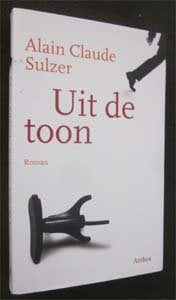 Alain Claude Sulzer : Uit de toon, Ophalen of Verzenden, Zo goed als nieuw
