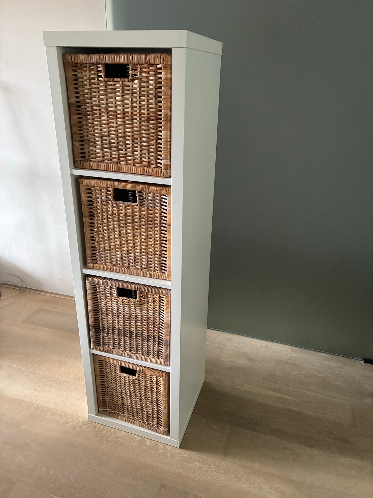 IKEA Kallax Kast met 4 rieten manden, Ophalen, Gebruikt, 100 tot 150 cm, 25 tot 50 cm