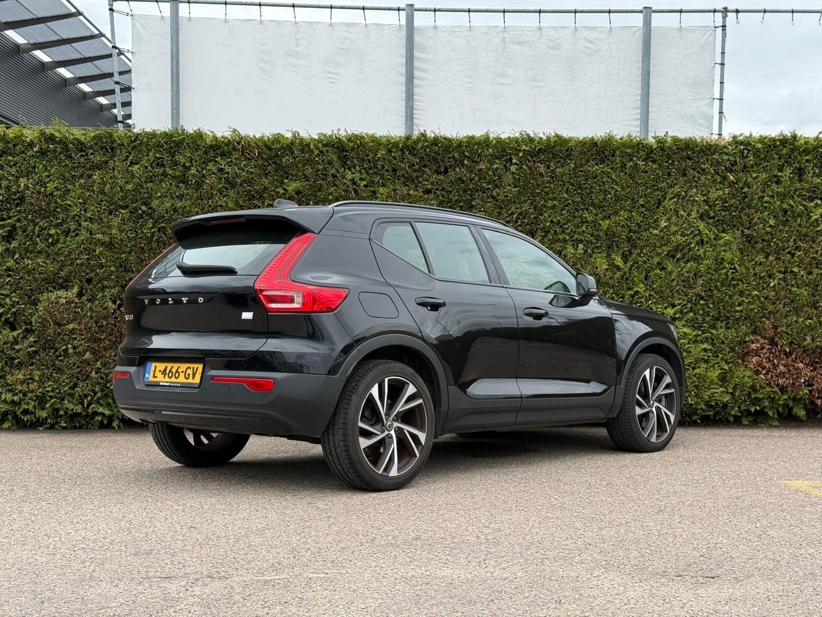 Volvo XC40 T5 Recharge R-Design | Panoramadak | Stoel Verwar, Auto's, 12 maanden, Euro 6, 1712 kg, Zwart