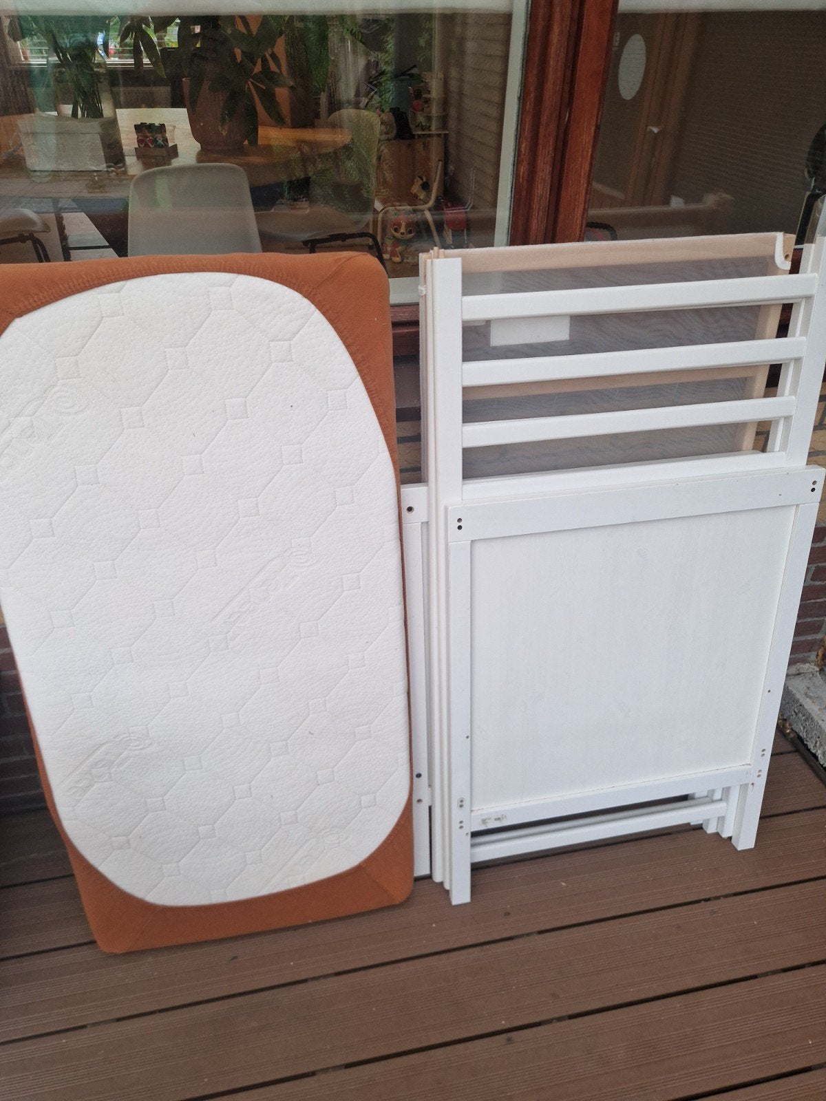 Baby crib with mattress, Ophalen