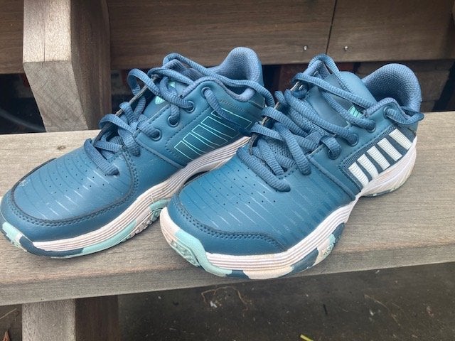 tennis schoenen K-Swiss maat 36, Sport en Fitness, Tennis, K-Swiss, Schoenen, Zo goed als nieuw, Ophalen