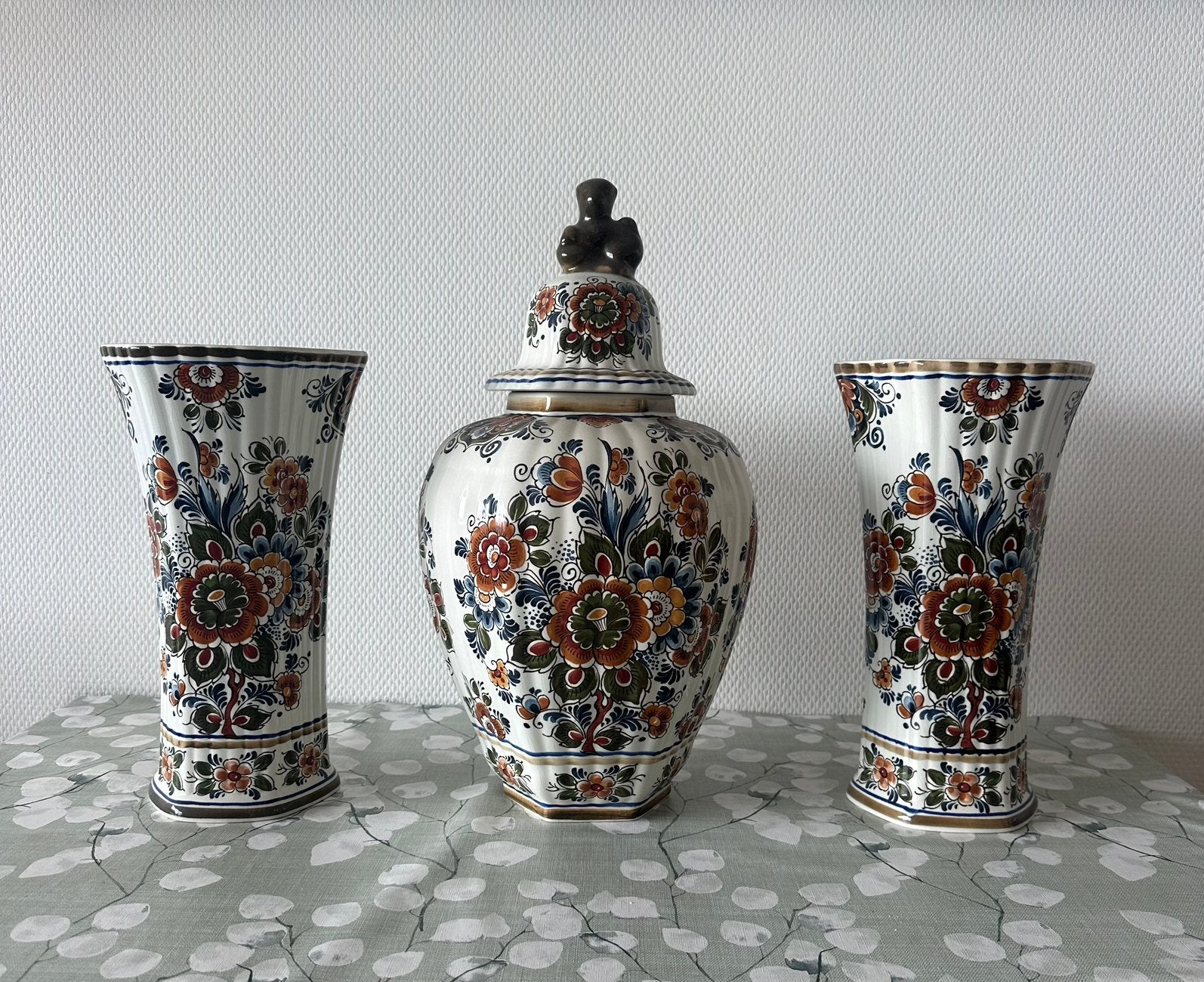 Flora Keramiek Delfts Polychroom Set: Vaas en Pot, Antiek en Kunst, Ophalen of Verzenden