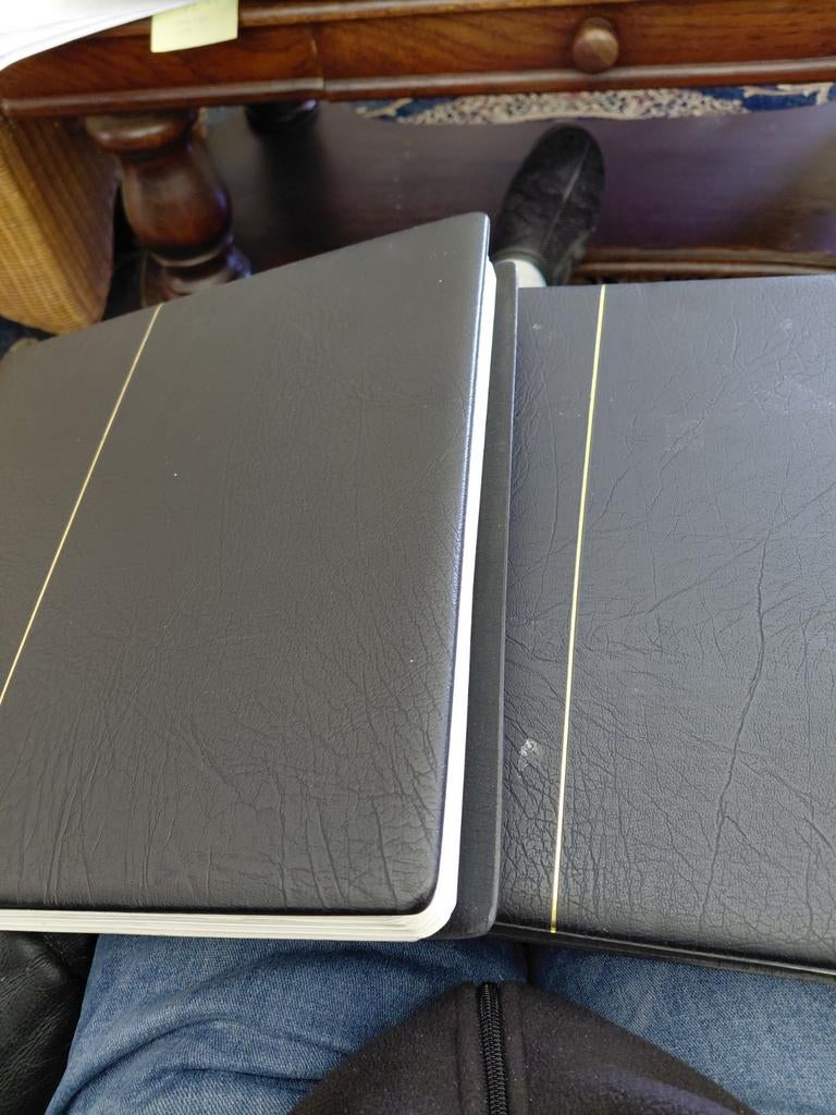2 albums leuchtturm Jersey, Postzegels en Munten, Ophalen of Verzenden