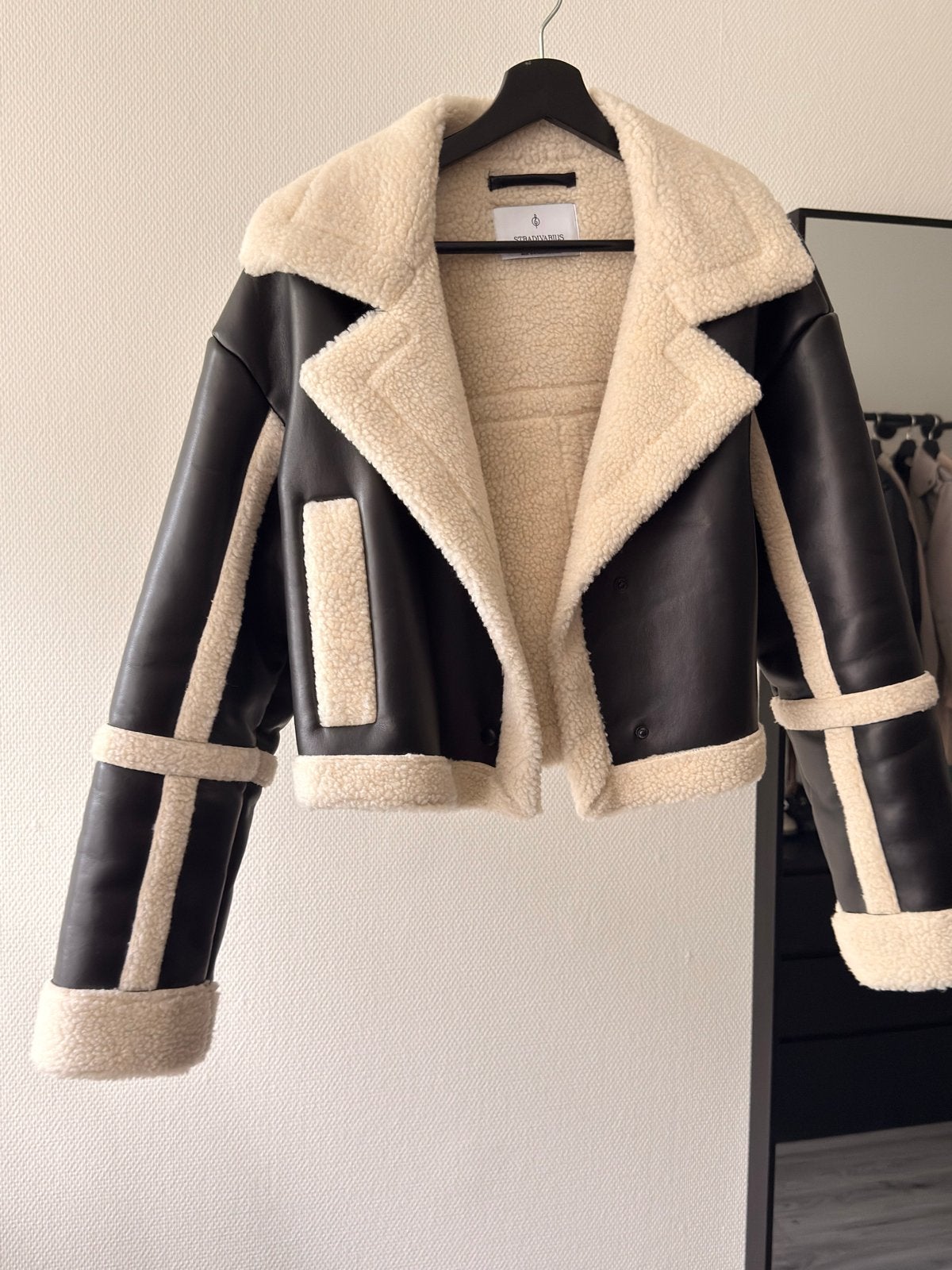 Stradivarius Biker Jack met Teddy Voering - Maat M, Ophalen of Verzenden, Zo goed als nieuw, Maat 38/40 (M), Zwart