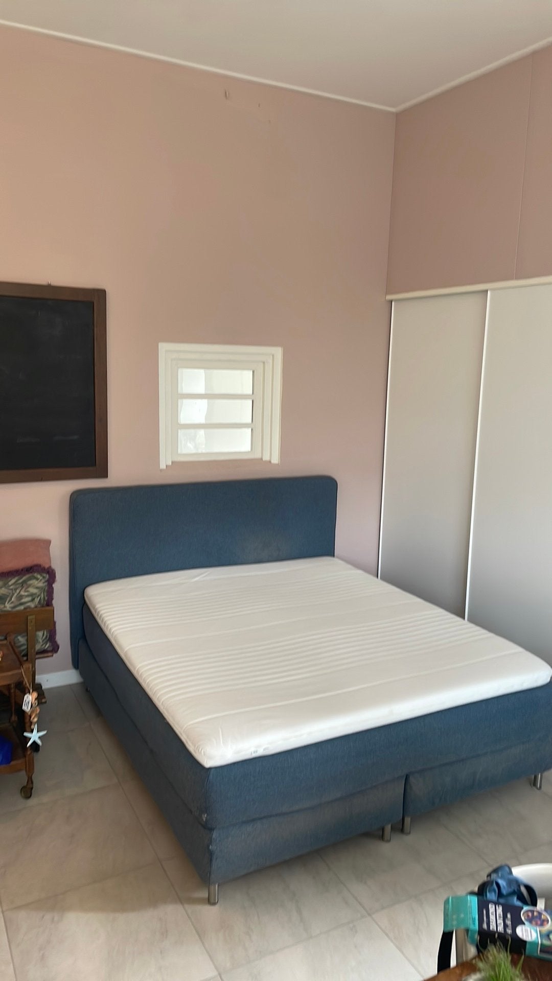 Ikea tweepersoons boxspring. Gratis, Ophalen, Gebruikt, Blauw, Tweepersoons