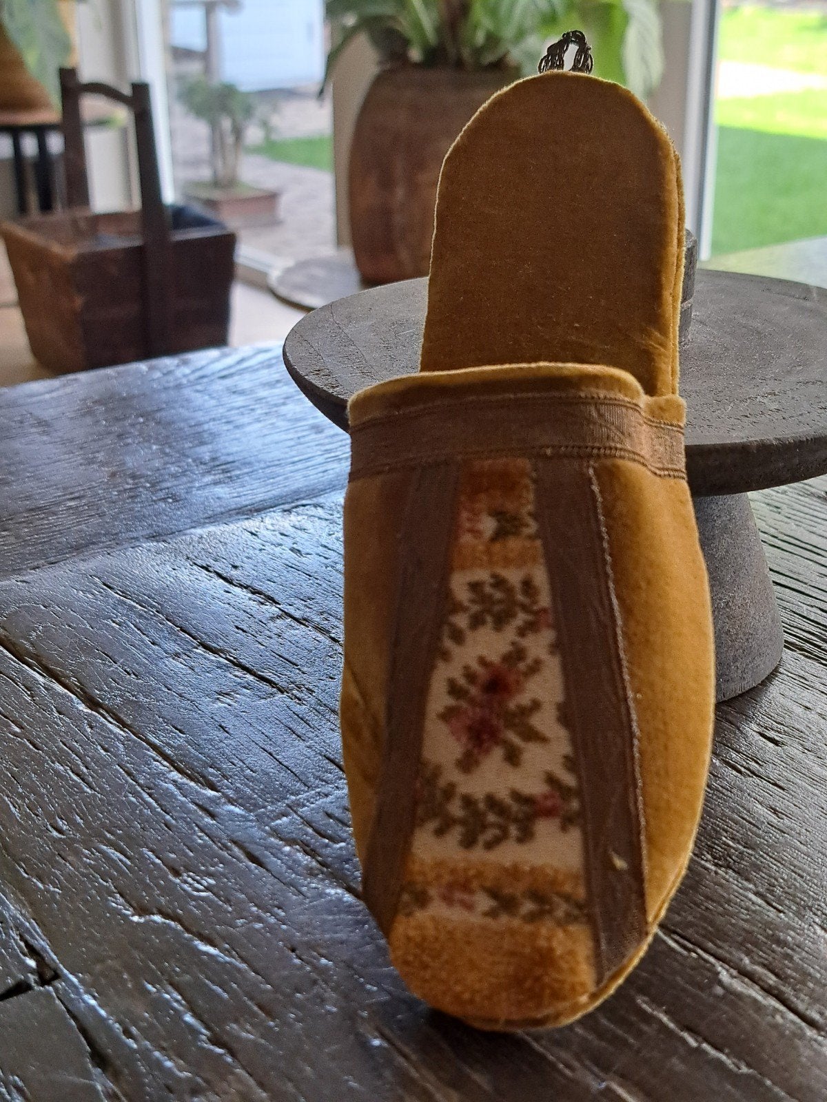 Vintage Brocante Decoratieve Slipper met haakje, Antiek en Kunst, Ophalen of Verzenden
