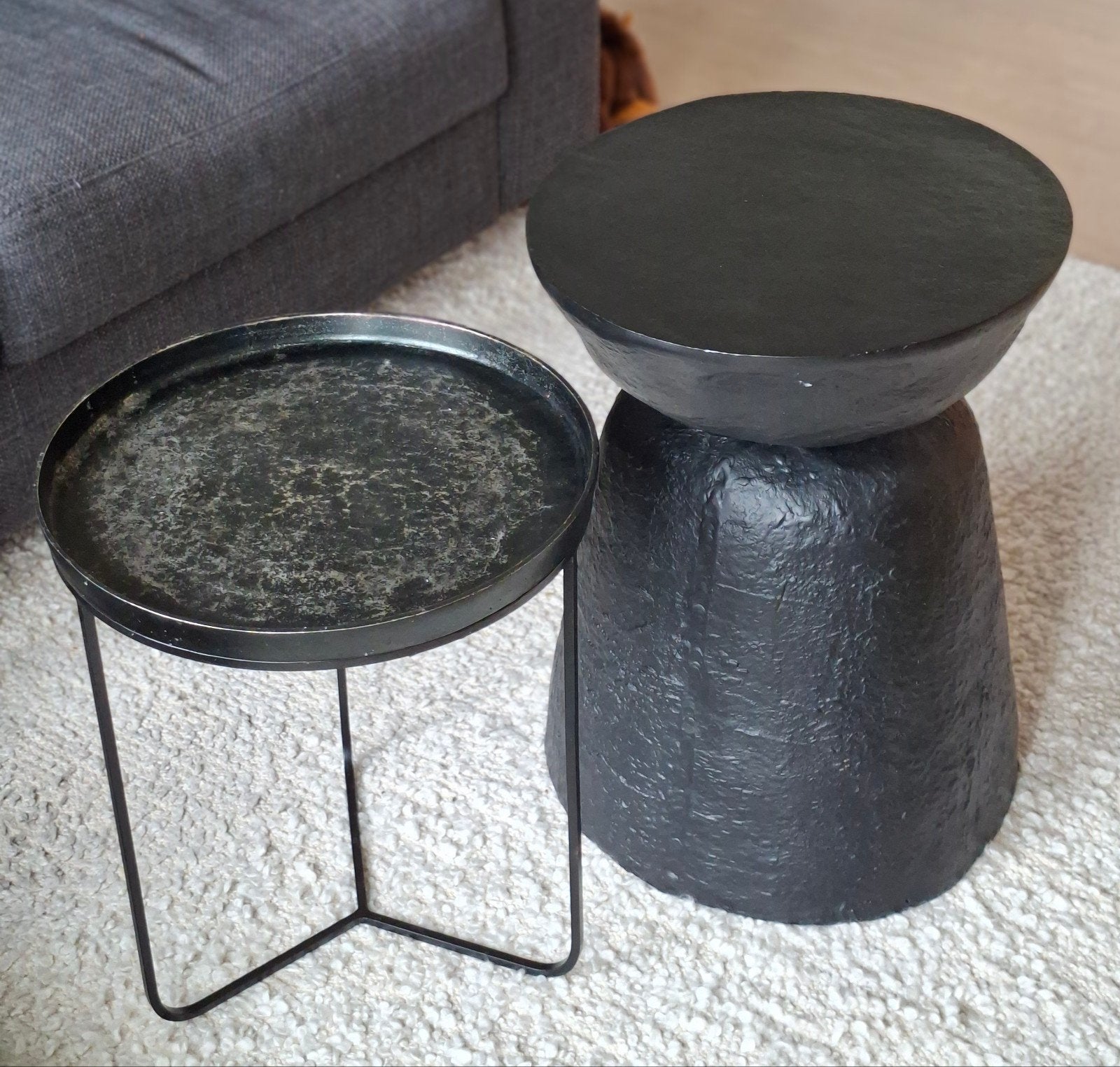 Zwart metaal bijzettafeltje/ salontafeltje., Ophalen, Rond, Metaal of Aluminium, Minder dan 55 cm