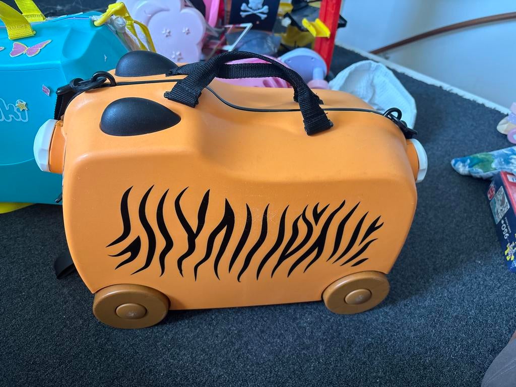 Kinderkoffer tijger design - zo goed als nieuw, Wieltjes, Hard kunststof, Minder dan 50 cm, Ophalen of Verzenden