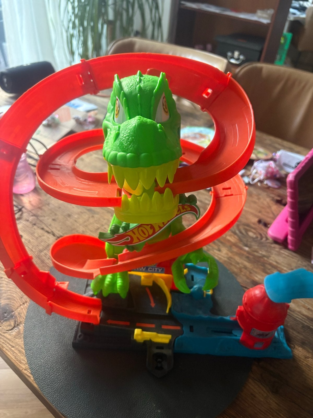 Hot Wheels City T-Rex Vurig Gevecht Loopbaan met Brandweerwa, Ophalen of Verzenden, Nieuw
