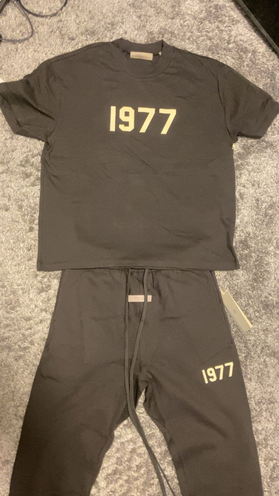Fear of God Essentials 1977 T-shirt en joggingbroek set, Kleding | Heren, Ophalen of Verzenden, Nieuw, Maat 46 (S) of kleiner