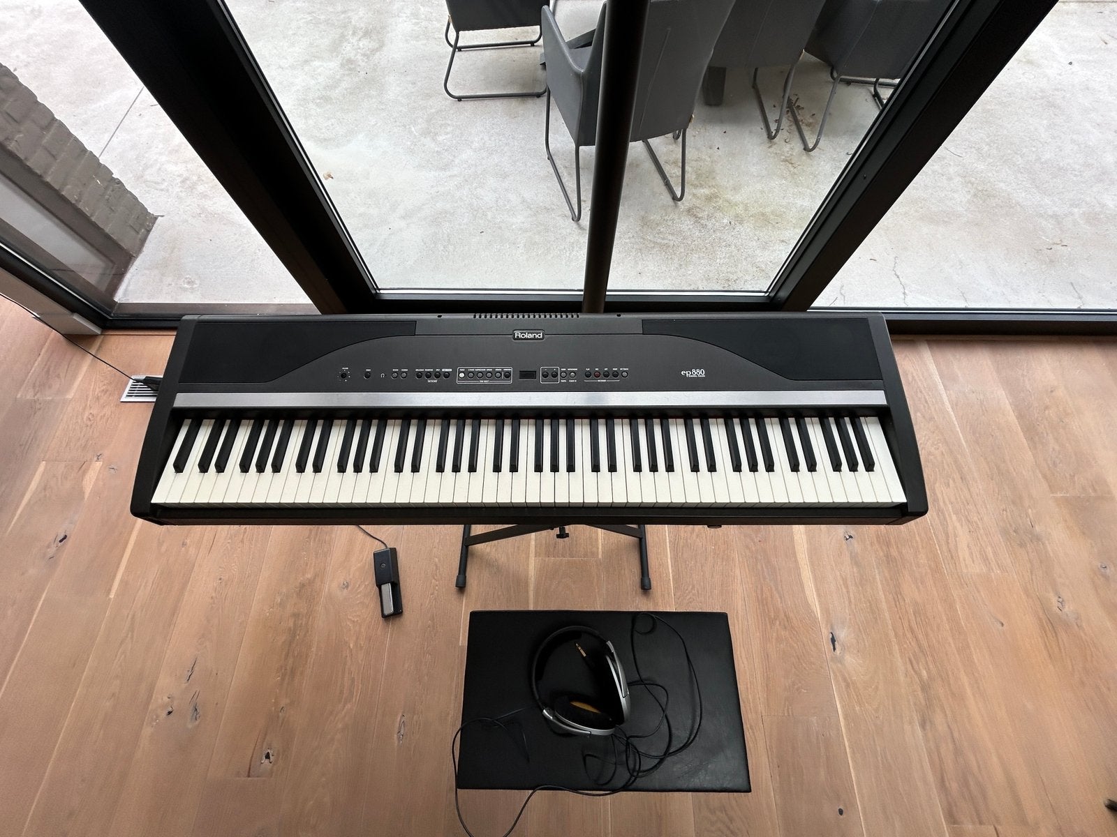 Roland EP-880 digitale piano + standaard, bankje & pedaal, Ophalen, Gebruikt, Zwart, Piano
