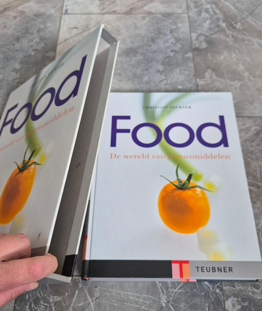 Christian Teubner – FOOD Luxe koffietafel boek in cassette, Ophalen of Verzenden, Zo goed als nieuw