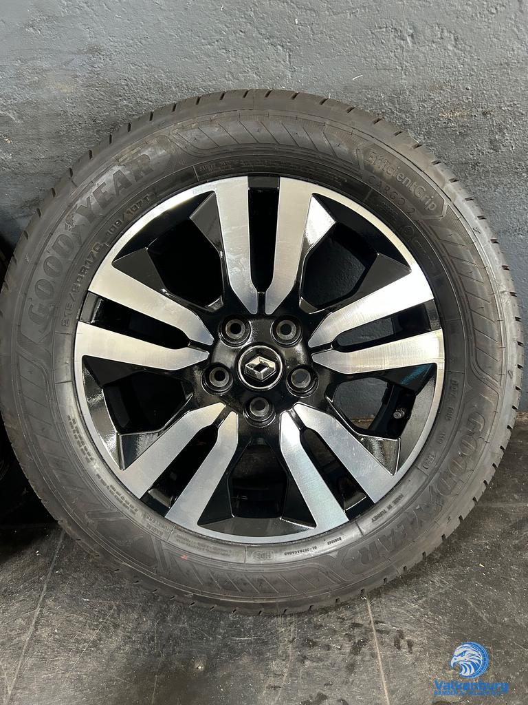 8-9mm! Originele Renault Trafic Facelift 17 inch zwarte velg, -, -, Banden en Velgen, 17 inch