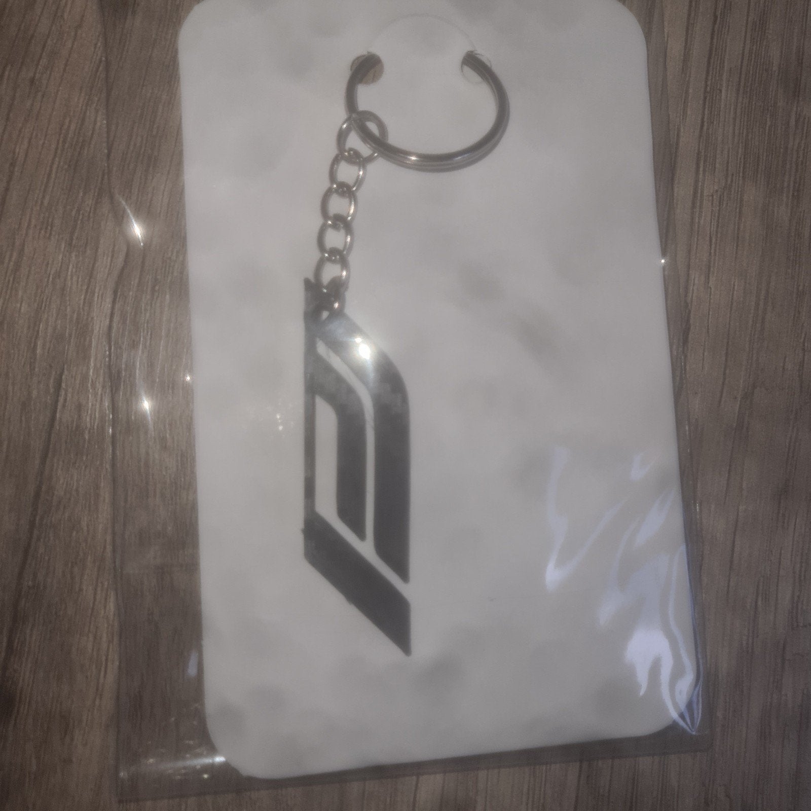 F1 embleem sleutelhanger zwart carbon (ook in rood/wit), Ophalen of Verzenden, Nieuw, Sport