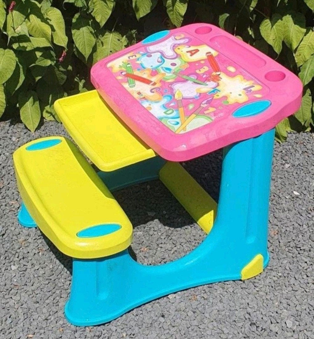 Kinder/peuter bureau tekentafel smoby, kunstof met lade.
Lic, Ophalen, Gebruikt