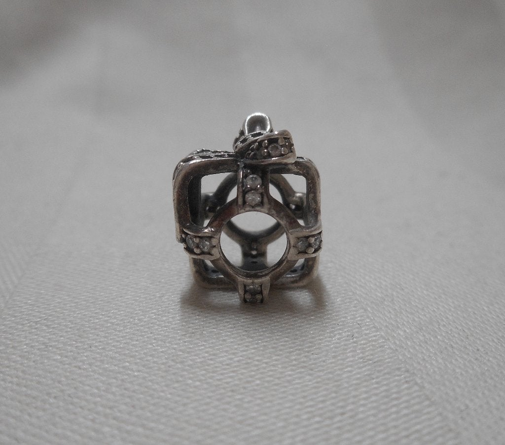 Zilveren Pandora Cadeau Charme met steentjes nr.519, Verzenden, Pandora, Zo goed als nieuw, 1 bedel