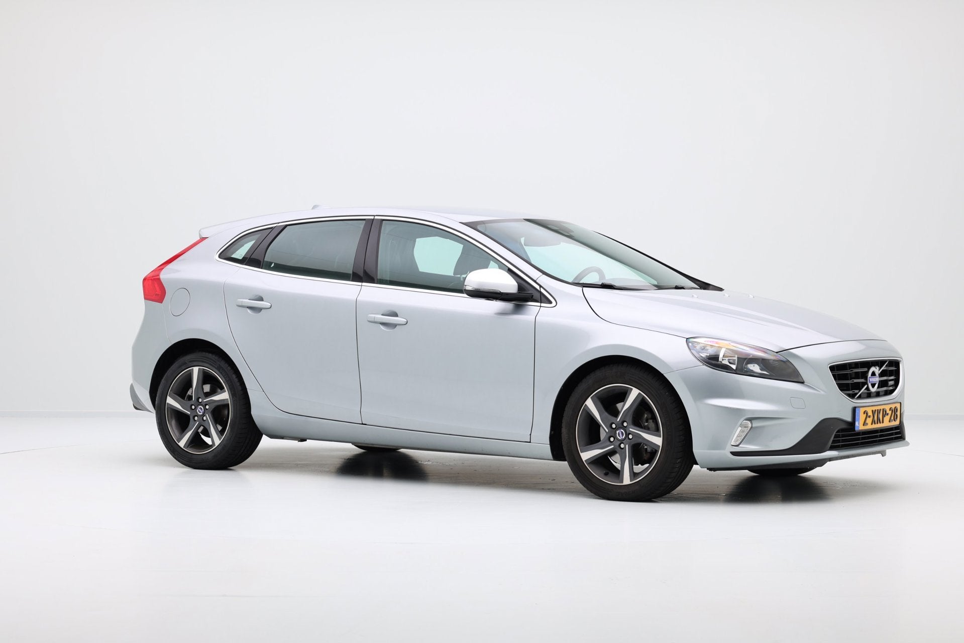 Volvo V40 1.6 T2 R-Design|Navi|PDC|Cruise|LMV, Auto's, Voorwielaandrijving, Gebruikt, 4 cilinders, Verwarmde buitenspiegels