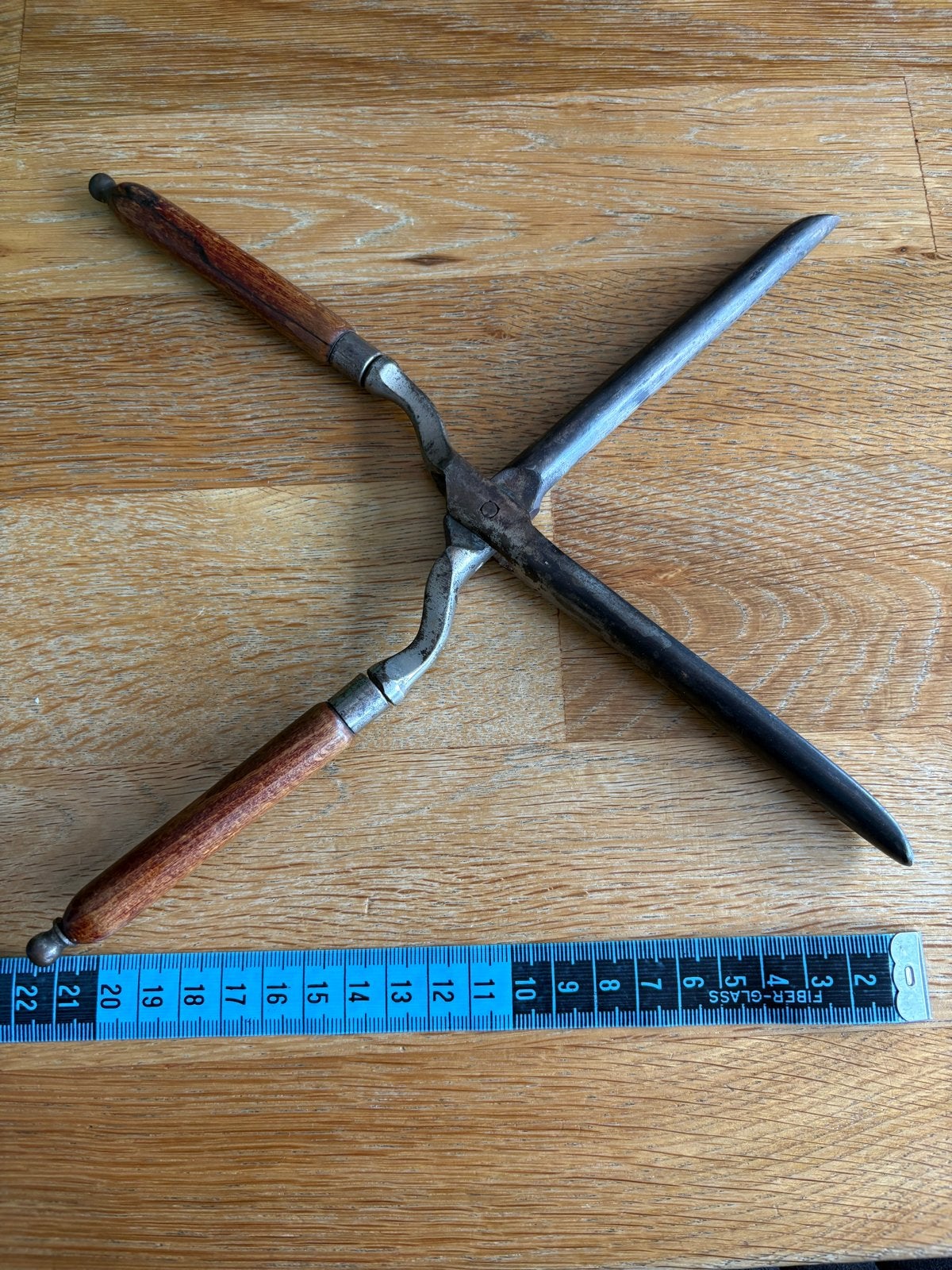Antieke krultang met houten handvatten - Made in Germany, Ophalen of Verzenden