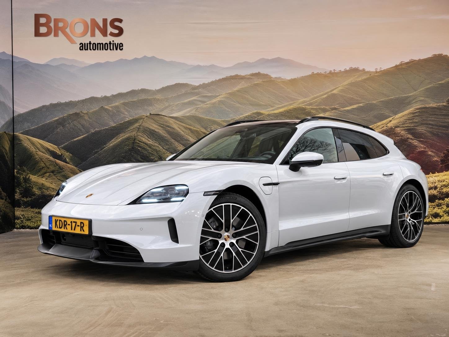 Porsche Taycan Sport Turismo Black Edition 105 kWh luchtveri