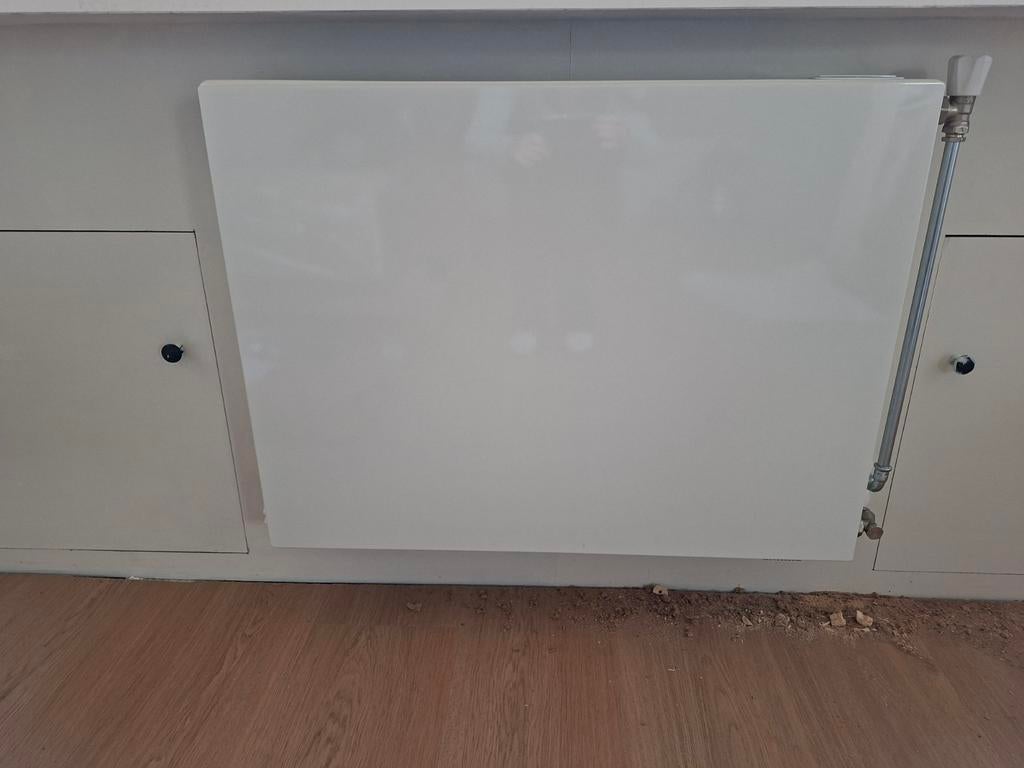 Nieuwe radiator te koop - Ongebruikt en compleet, Doe-het-zelf en Verbouw, Verwarming en Radiatoren, Ophalen, 30 tot 80 cm, 500 tot 800 watt
