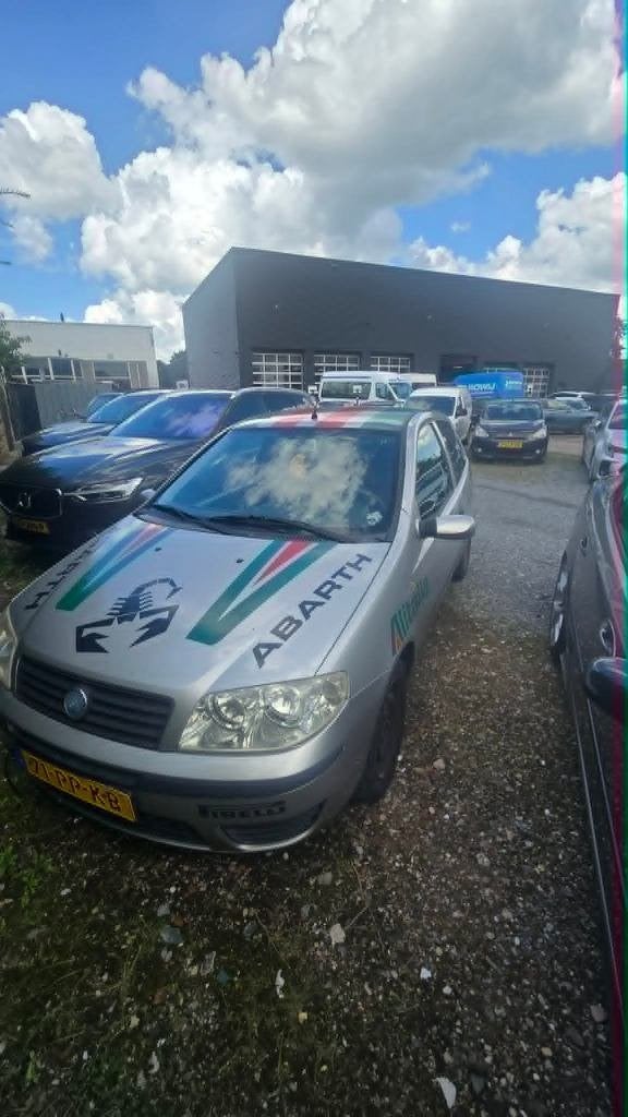 Fiat Punto 1.4 16V 3DR 2004 Grijs, Auto's, Voorwielaandrijving, Stof, 40 €/maand, 400 kg