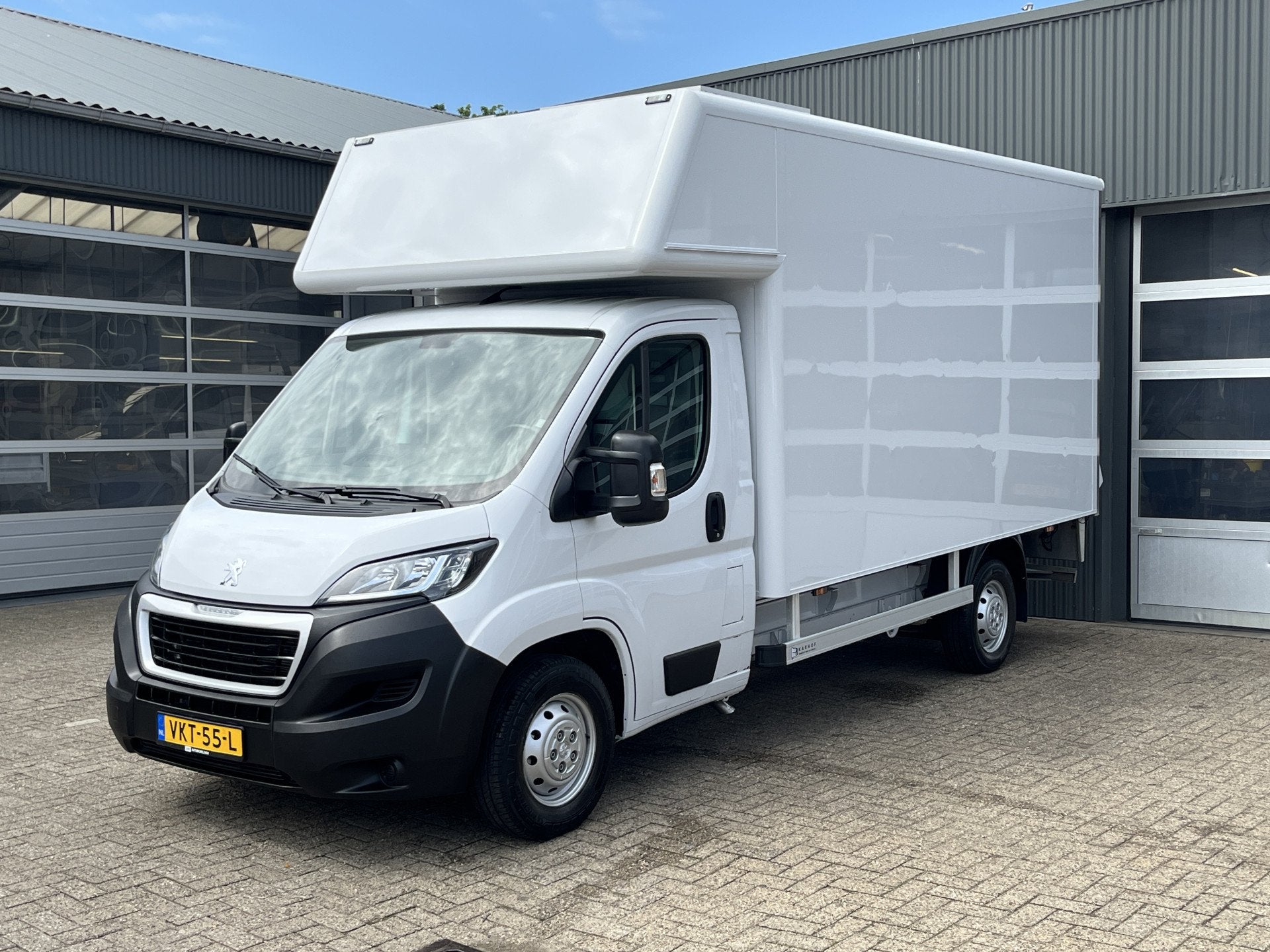 Peugeot Boxer 435 2.2 BlueHDi 165pk Bakwagen 750kg laadklep, Voorwielaandrijving, Stof, Gebruikt, 4 cilinders